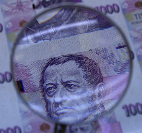 České peníze: je libo zobrazení bankovky pod UV světlem?