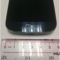 Samsung Galaxy S4 mini na fotografiích, zmenšený bratříček Galaxy S4 se musí spokojit s 4,3″ displejem