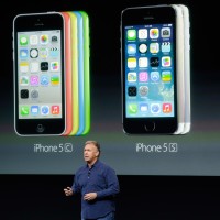 Apple představil iPhone 5C a iPhone 5S. Podívejte se na záznam tiskové konference