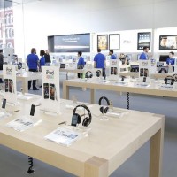 Apple Opens New Store In Chicago’s Lincoln Park Neighborhood