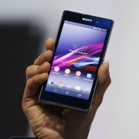 Češi koupí nejlepší malý smartphone Sony Xperia Z1 Compact za 14 490 korun