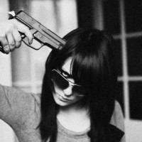 woman_died_while_taking_selfie_with_gun_niharonline