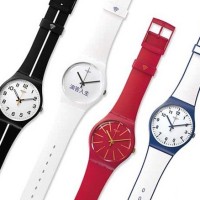 Visa umožní platit v obchodech hodinkami Swatch Bellamy