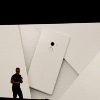 mi-mix-white-xiaomi-ces-2017-640×360
