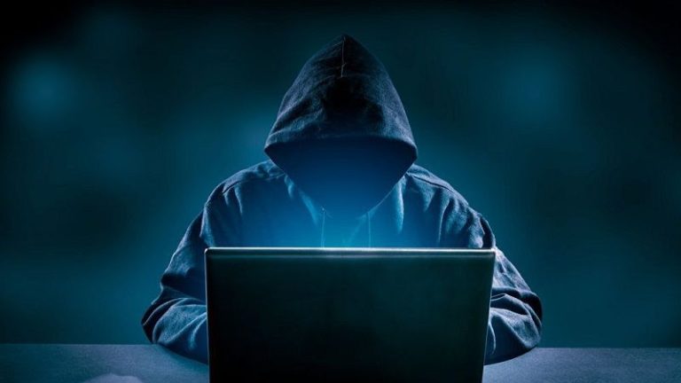 Hacker se naboural do téměř 5000 webových stránek ve více než 40 zemích